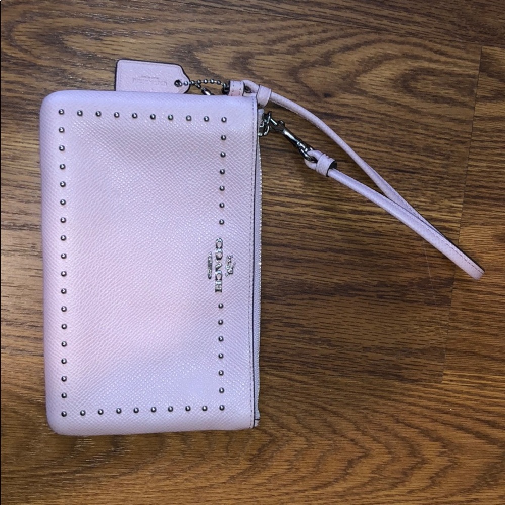 Women’s wristlet